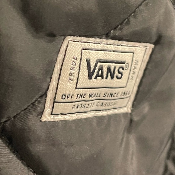 Vans men’s quilted black lightweight coat size XL pocketed small hole see notes - Picture 7 of 8